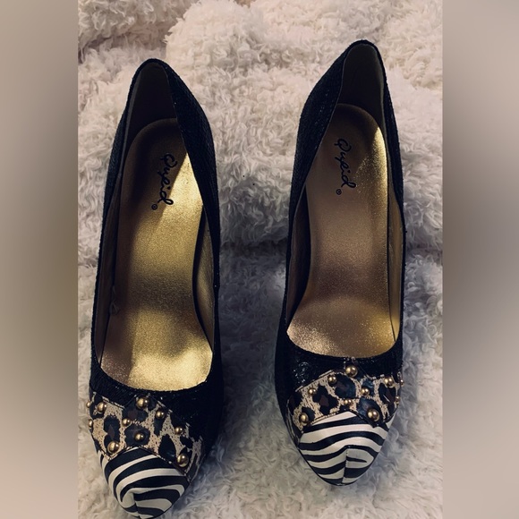 Animal printed heels size 7 - Picture 2 of 3